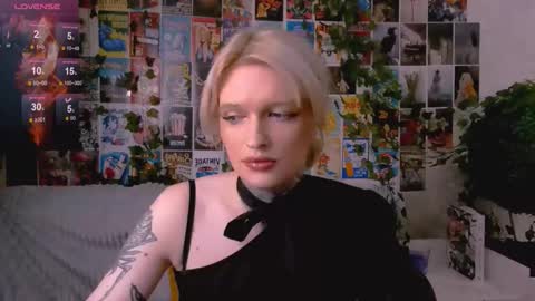 Simona online show from 10/26/25, 11:42