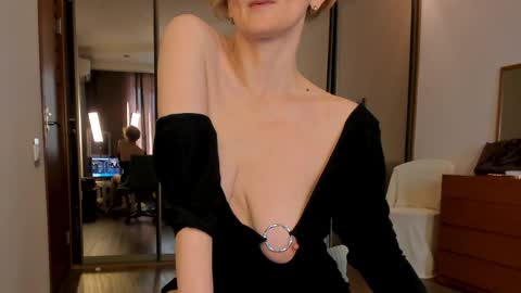 Simona  online show from 04/01/26, 01:12