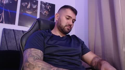 Snapshot of simonbeck chatting on 12/02/24, 10:01 Simon online show from 12/02/24, 10:01