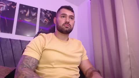 Snapshot of simonbeck chatting on 12/17/24, 09:49 Simon online show from 12/17/24, 09:49