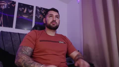 Snapshot of simonbeck chatting on 02/07/25, 09:48 Simon online show from 02/07/25, 09:48