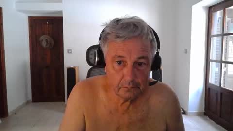 Simon online show from 09/17/25, 04:14