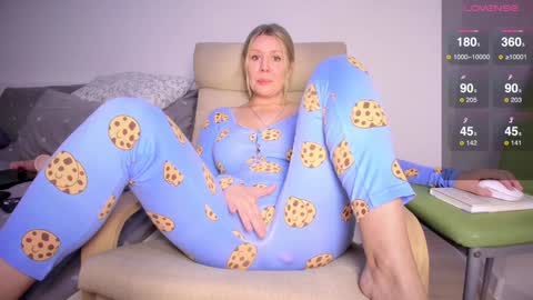 Snapshot of simply_sasha chatting on 01/13/25, 03:01 A present for me online show from 01/13/25, 03:01