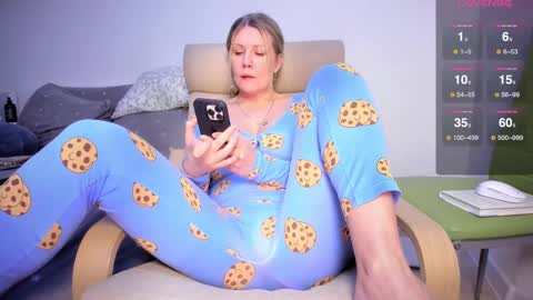 Snapshot of simply_sasha chatting on 02/19/25, 02:55 A present for me online show from 02/19/25, 02:55