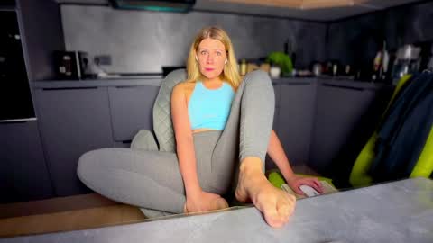 A present for me  online show from 04/07/26, 07:03