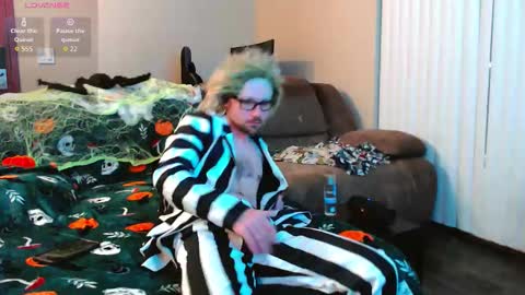 Snapshot of sin_lord chatting on 11/01/25, 03:19 Husky Dad online show from 11/01/25, 03:19