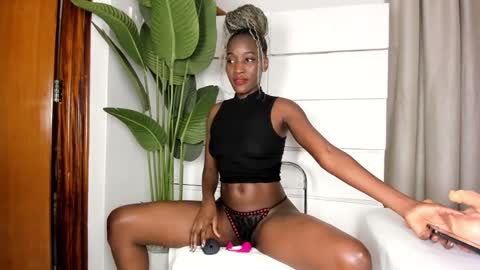 Snapshot of sincerre9_tara chatting on 02/13/25, 08:48 sincerre9_tara online show from 02/13/25, 08:48