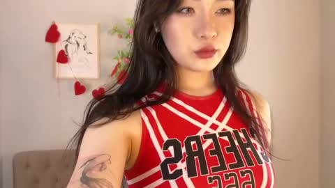 Snapshot of sindy_cet chatting on 05/29/26, 08:07 Eva online show from 05/29/26, 08:07