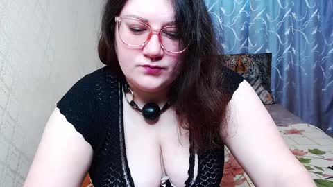 Snapshot of sindyjenice chatting on 12/02/24, 07:25 Angela online show from 12/02/24, 07:25