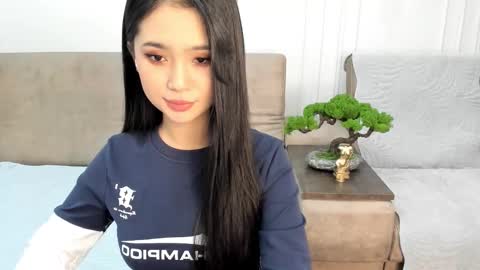 Snapshot of sinsemillaa chatting on 12/07/24, 04:31 Ellie online show from 12/07/24, 04:31