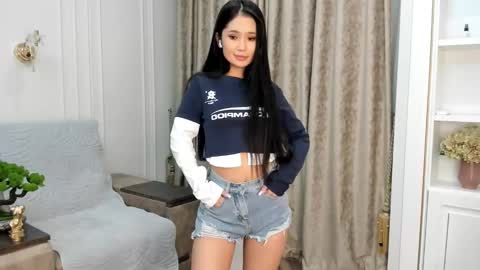 Snapshot of sinsemillaa chatting on 12/15/24, 02:59 Ellie online show from 12/15/24, 02:59