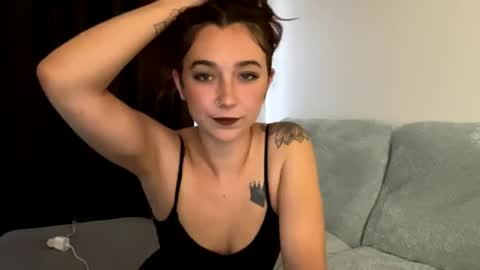 Snapshot of sirachaaaaaa chatting on 07/21/26, 07:49 SRIRACHAAAA online show from 07/21/26, 07:49