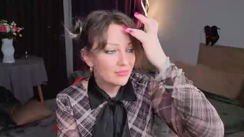 Snapshot of sirena_fly chatting on 06/17/26, 10:21 Sirena online show from 06/17/26, 10:21