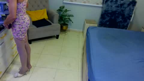 D i f a  Ana Arbeh shemale online show from 03/18/26, 04:59