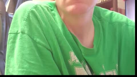 Snapshot of sissyicy chatting on 12/21/25, 11:06 sissyicy online show from 12/21/25, 11:06