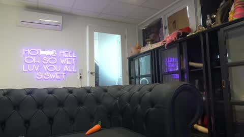 Elise online show from 02/02/25, 03:28