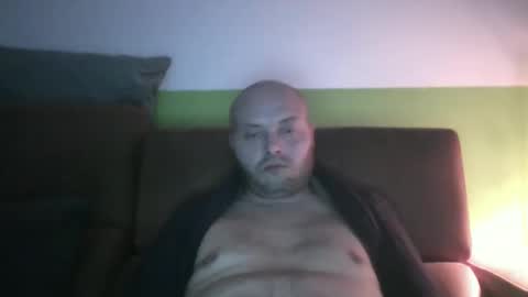 Snapshot of sixten19795 chatting on 11/13/25, 02:16 sixten19795 online show from 11/13/25, 02:16