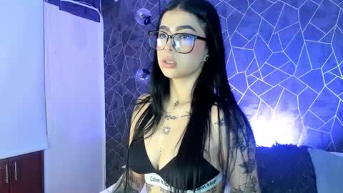 SKAILYN ANGELS online show from 11/19/25, 04:45