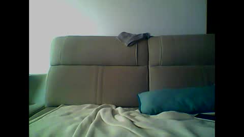 Snapshot of skater19xxx chatting on 01/22/25, 04:23 miguel online show from 01/22/25, 04:23