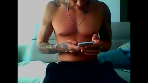 Snapshot of skater19xxx chatting on 01/22/25, 07:24 miguel online show from 01/22/25, 07:24