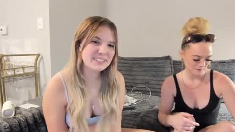 Snapshot of skiimaskabby chatting on 10/14/25, 06:47 skiimaskabby online show from 10/14/25, 06:47