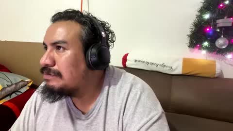 Snapshot of skinhell chatting on 01/05/25, 03:11 Elias online show from 01/05/25, 03:11