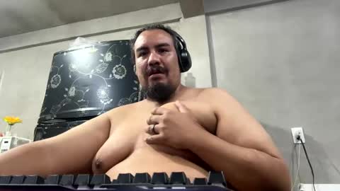 Snapshot of skinhell chatting on 09/13/25, 03:06 Elias online show from 09/13/25, 03:06