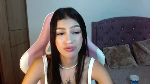 Snapshot of skinny_hailey1 chatting on 03/01/25, 07:26 Hailey online show from 03/01/25, 07:26