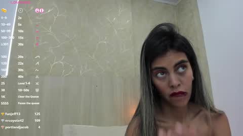 Snapshot of skinny_noa chatting on 02/17/25, 02:26 Noa online show from 02/17/25, 02:26