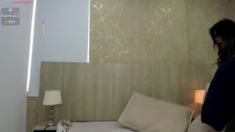 Snapshot of skinny_noa chatting on 11/21/25, 11:31 Noa online show from 11/21/25, 11:31