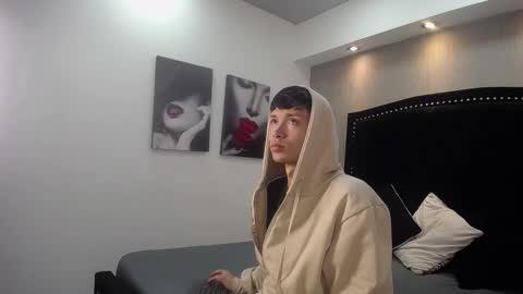 Snapshot of skinny_office chatting on 02/04/26, 01:06 David online show from 02/04/26, 01:06