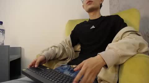 Snapshot of skinny_office chatting on 02/14/26, 01:08 David online show from 02/14/26, 01:08