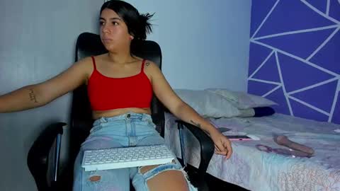 Snapshot of skinnyanai chatting on 10/15/25, 06:41 anai online show from 10/15/25, 06:41