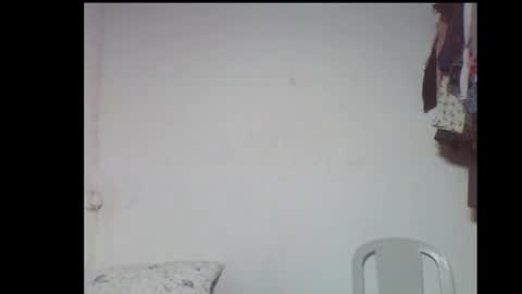 Snapshot of skinnybeauty1 chatting on 12/17/25, 10:05 Linda independent model online show from 12/17/25, 10:05