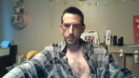 Snapshot of skinnybigcock2 chatting on 07/19/26, 04:05 SkinnyBigCock2 online show from 07/19/26, 04:05