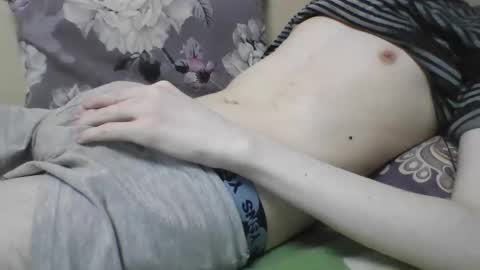 Snapshot of skinnycuteman chatting on 02/04/25, 03:22 skinnycuteb0y online show from 02/04/25, 03:22