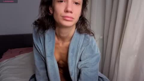 Snapshot of skinnymode chatting on 10/16/25, 10:00 SkinnyMode online show from 10/16/25, 10:00