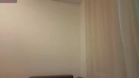 Snapshot of skinnymode chatting on 10/23/25, 04:50 SkinnyMode online show from 10/23/25, 04:50