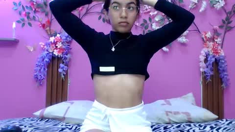 sofia online show from 12/05/25, 01:20