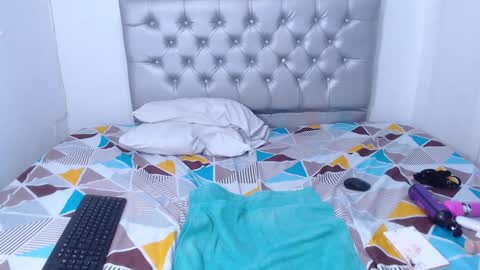 Snapshot of skinnyy_andtight chatting on 02/07/25, 06:14 Alexa online show from 02/07/25, 06:14