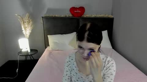 Snapshot of skinyjoy chatting on 02/22/26, 02:02 Joys online show from 02/22/26, 02:02