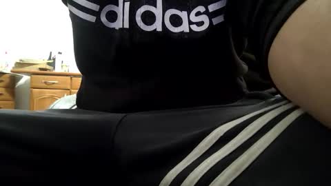 Snapshot of skorpioboy chatting on 12/21/25, 10:39 Pussy fan online show from 12/21/25, 10:39