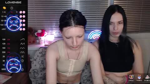 Snapshot of sky9669 chatting on 10/16/25, 04:30 Iska Im genderfluid theyheshenot use ht have reasons and Mia my t-gf sheher online show from 10/16/25, 04:30
