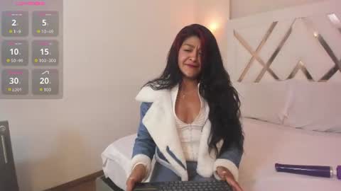 Snapshot of sky_collins_ chatting on 07/24/26, 02:31 Sky online show from 07/24/26, 02:31