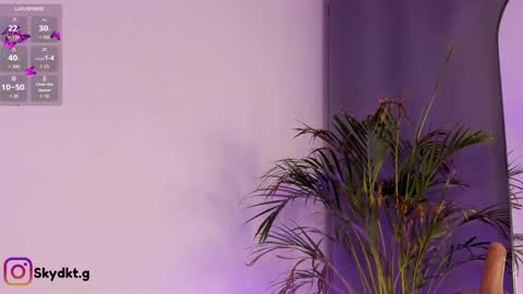 Snapshot of sky_dkt chatting on 09/23/25, 01:19 Sky online show from 09/23/25, 01:19