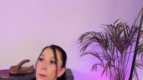 Snapshot of sky_dkt chatting on 10/15/25, 01:28 Sky online show from 10/15/25, 01:28