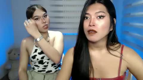 Snapshot of sky_fox_sweetxx chatting on 02/03/25, 04:35 online show from 02/03/25, 04:35