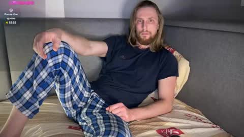 sky_guy25 online show from 02/24/26, 09:57