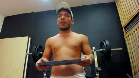 Snapshot of sky_hunterr chatting on 04/11/26, 03:33 SKY online show from 04/11/26, 03:33