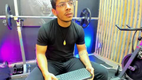 Snapshot of sky_hunterr chatting on 04/15/26, 03:57 SKY online show from 04/15/26, 03:57